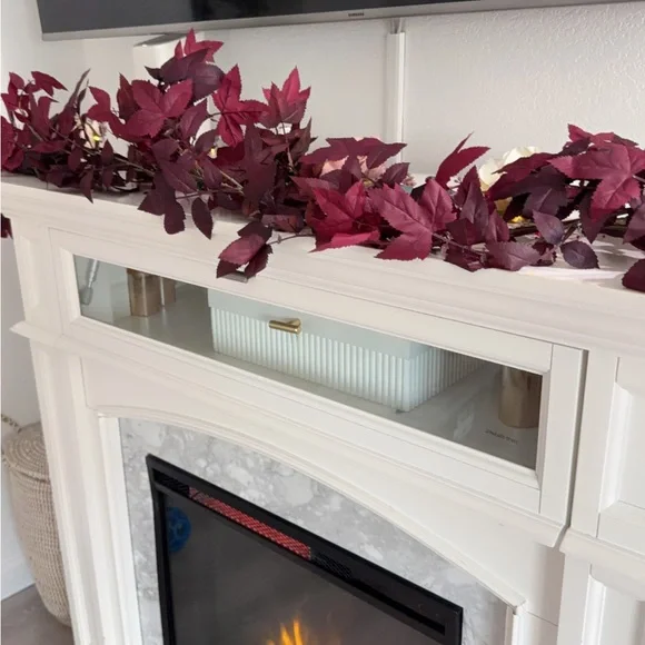 Elegant Burgundy Leaf Garland for Home Decor - Picture 1 of 1